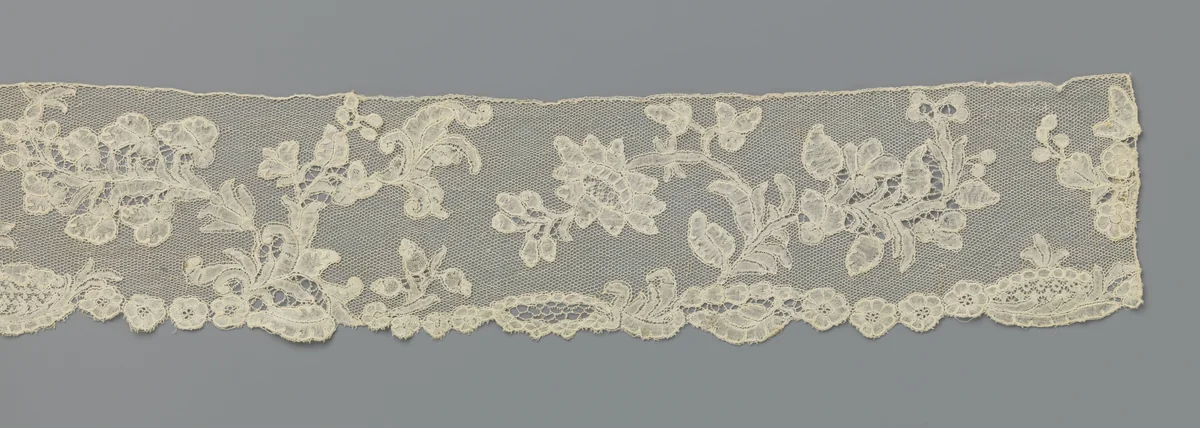 Strook kloskant met vergeet-mij-nietjes en twee samengestelde takken by anonymous, other, 1760