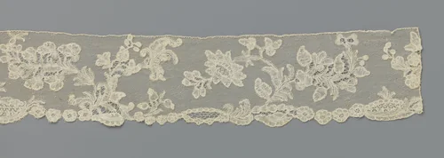 Strook kloskant met vergeet-mij-nietjes en twee samengestelde takken by anonymous, other, 1760