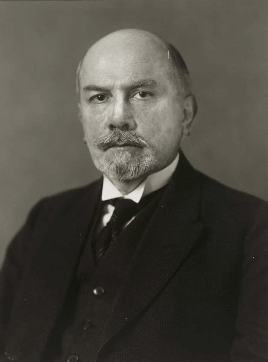 Physician [Ewald Hering] by August Sander, photograph, 1926