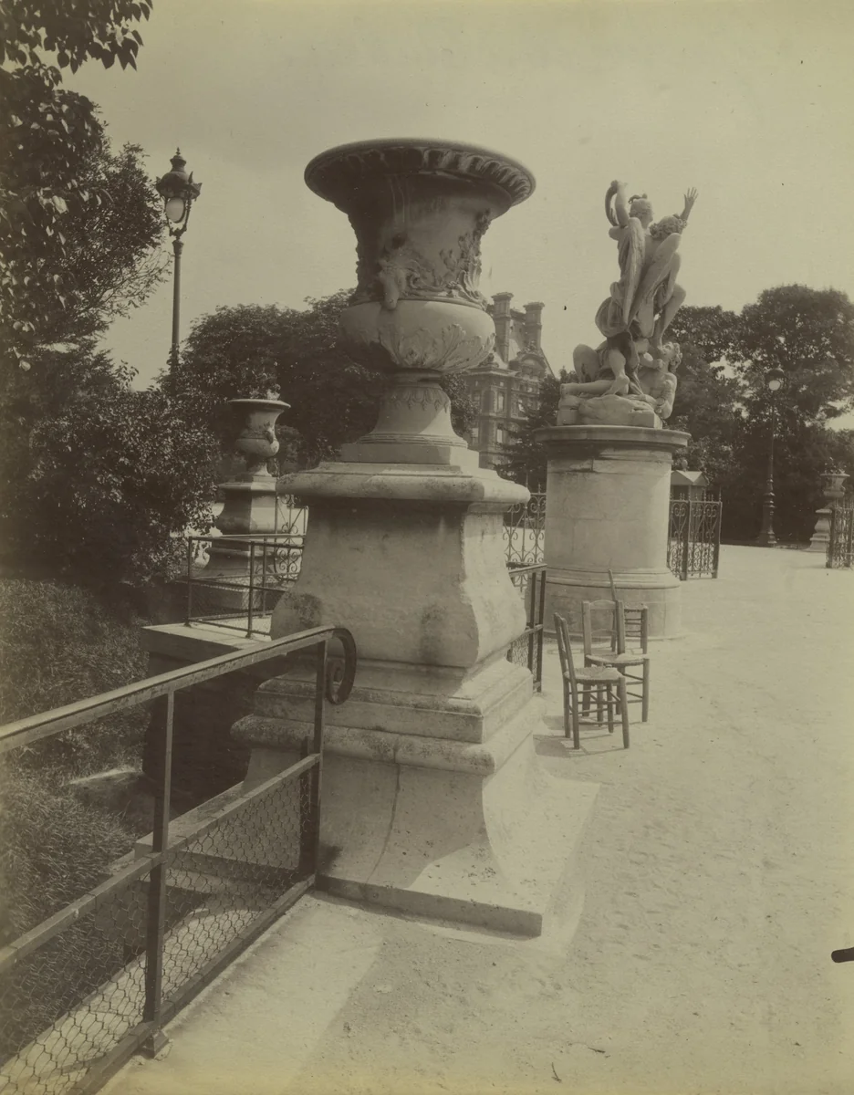 Jardin des Tuileries by Eugène Atget, photograph, 1906