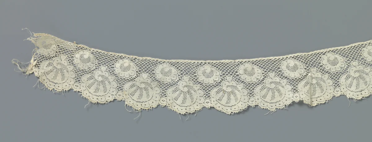 Strook machinale kant met ronde schelpvormen by anonymous, other, 1875-1899