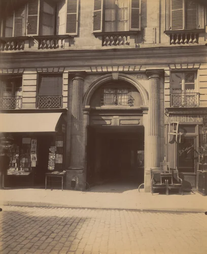 42 rue du Cherche- Midi by Eugène Atget, photograph, 1911