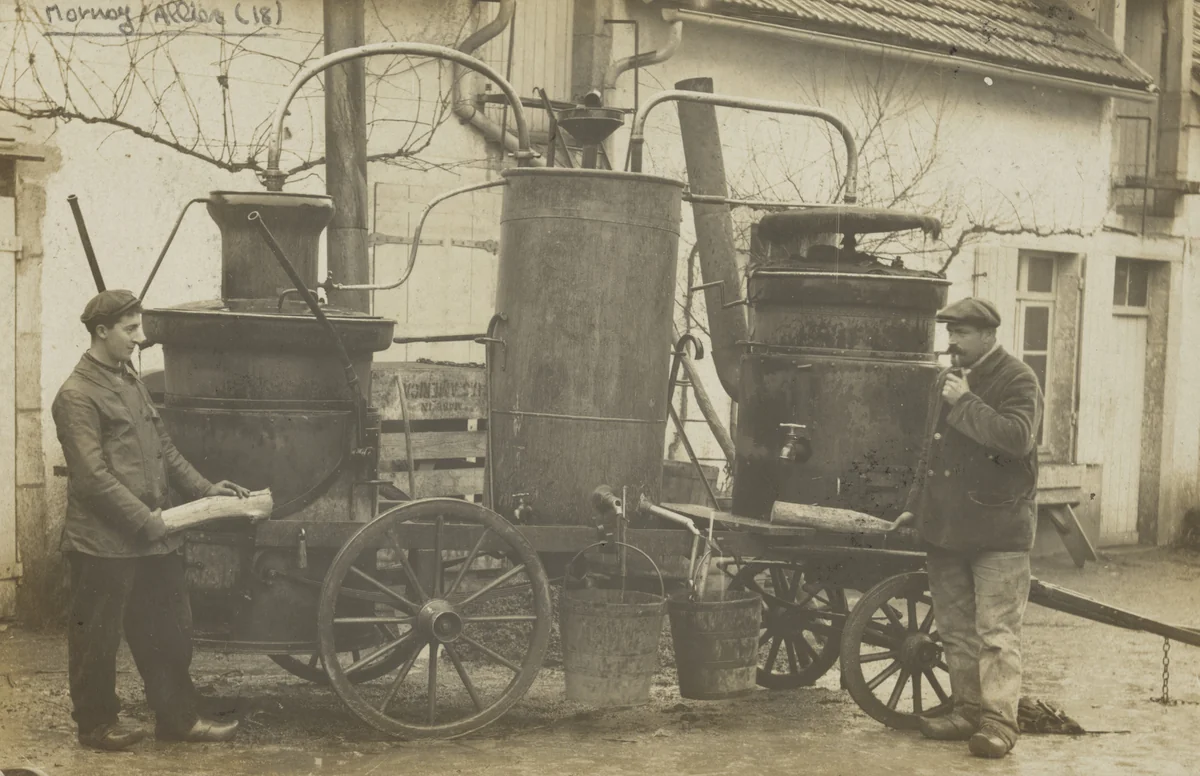 Alambic - bouilleur de cru – distillation, Mornay-sur-Allier by Unidentified Photographer, photograph, 1907