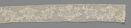 Strook kloskant met bloempotten tussen s-vormige bloemtakken by anonymous, other, 1750