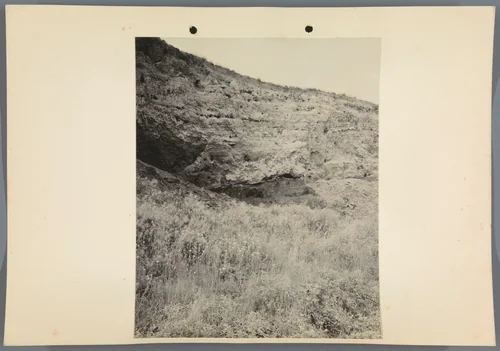 Zijaanzicht van een terp bij Tószeg by Albert Egges van Giffen, photograph, 1928