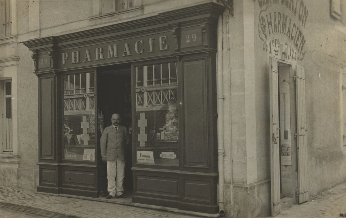 Pharmacie by Unidentified Photographer, photograph, 1907