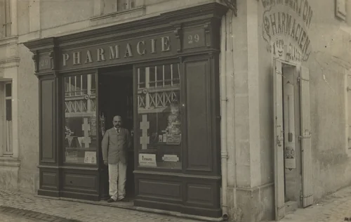 Pharmacie by Unidentified Photographer, photograph, 1907