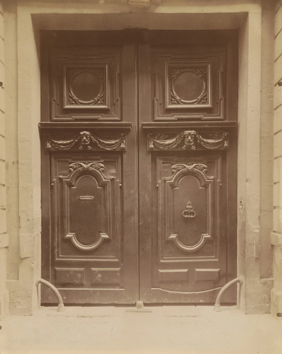 Hôtel de Meillant, 19 Quai d'Anjou by Eugène Atget, photograph, 1900