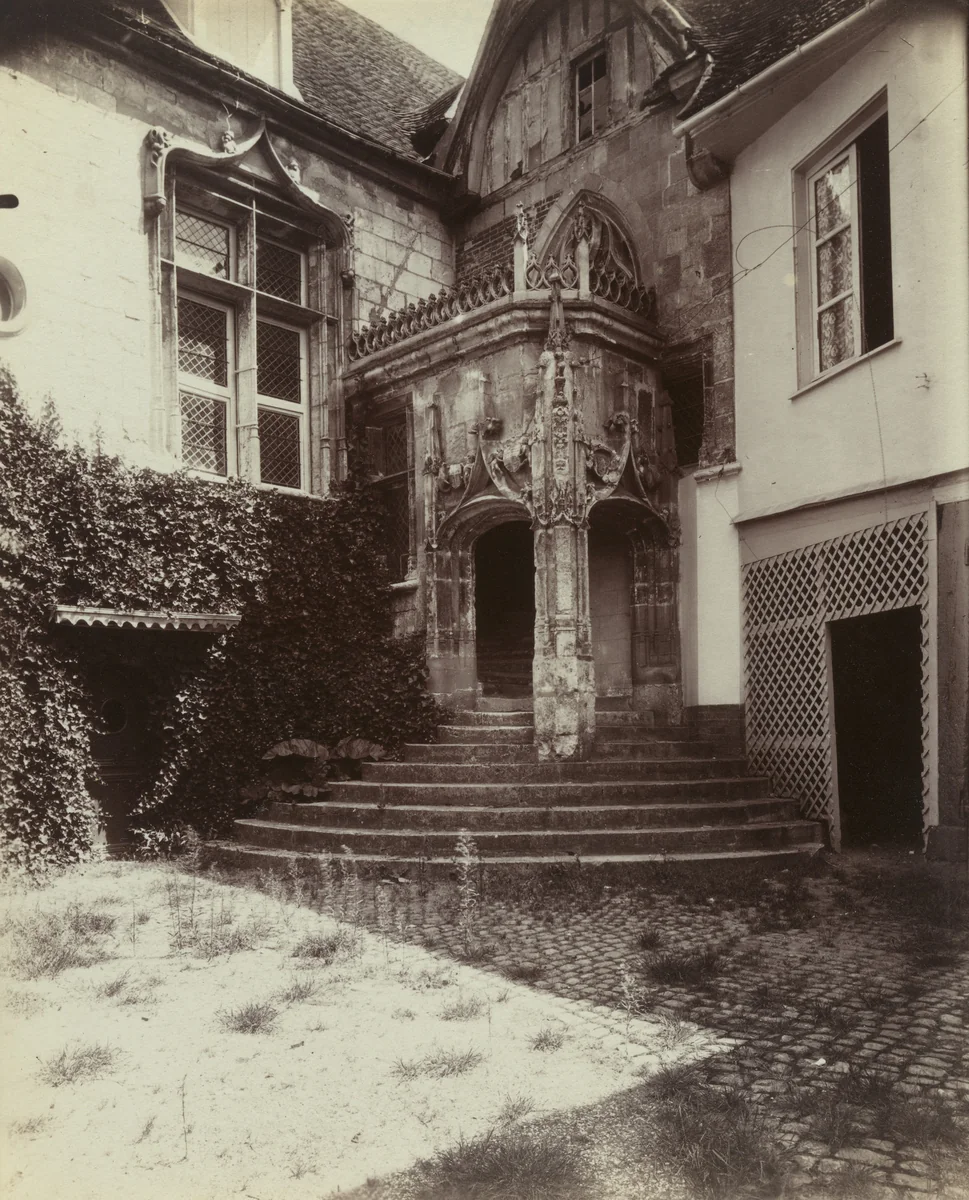 Beauvais, rue de l'Abbé Gelée by Eugène Atget, photograph, 1904