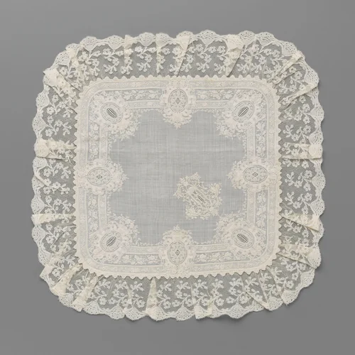Zakdoek van batist waarop borduurwerk met acht rijk versierde medaillons langs de randen en een rijk versierde letter T by anonymous, textile, 1890-1895