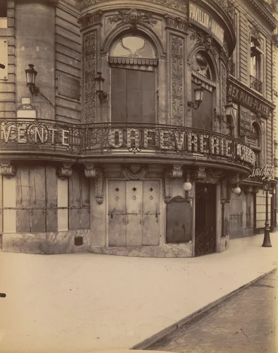 Pavillon du Hanovre. Boulevard des Italiens 33 by Eugène Atget, photograph, 1903