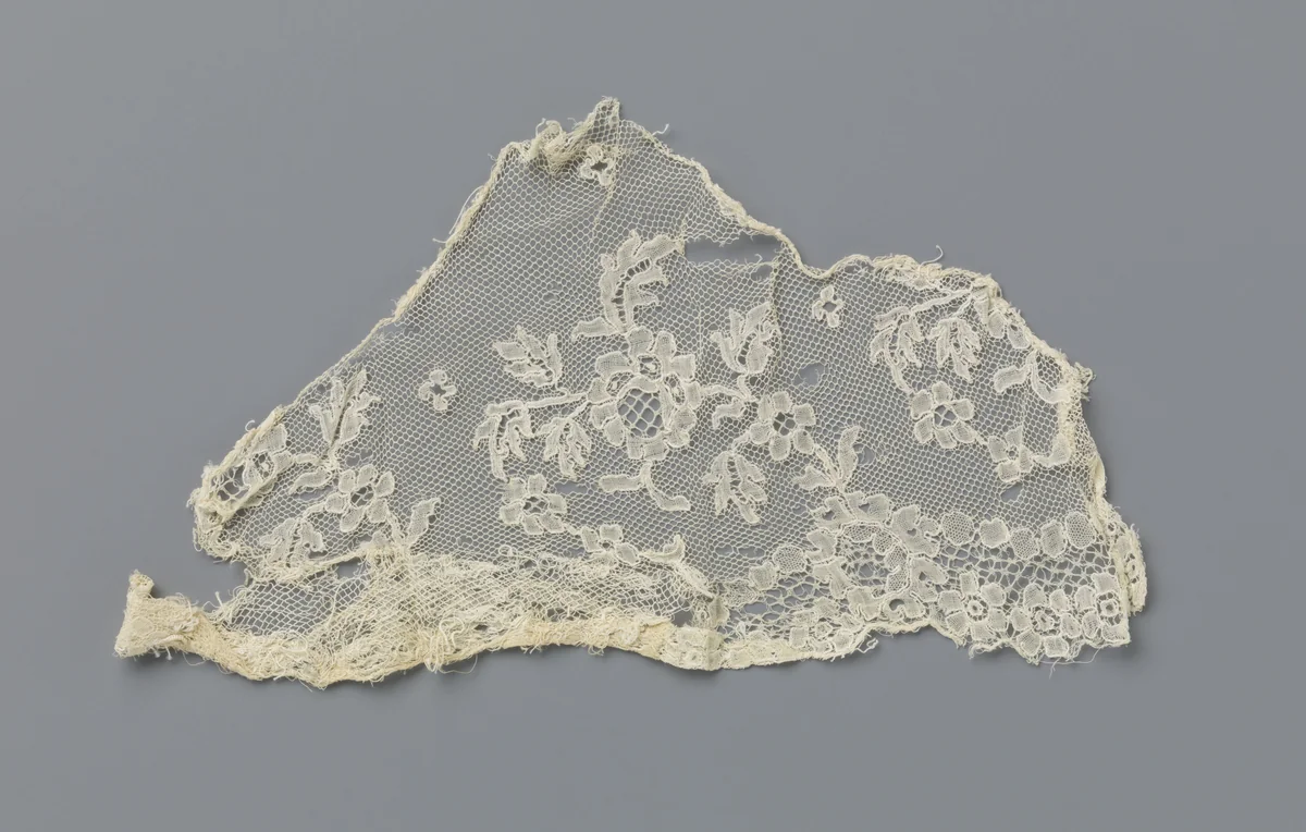 Strook kloskant met parel- en rozetlijst by anonymous, other, 1830-1850