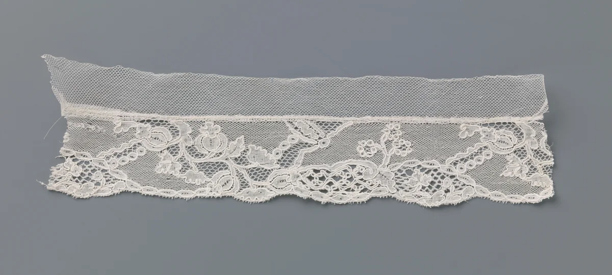 Strook kloskant met reserves en papaverbollen en bloemen by anonymous, other, 1750-1770