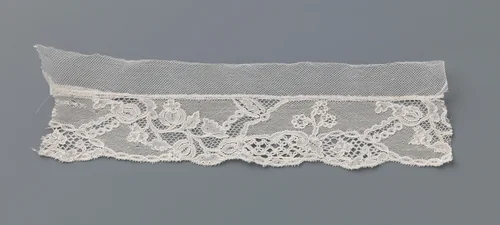 Strook kloskant met reserves en papaverbollen en bloemen by anonymous, other, 1750-1770