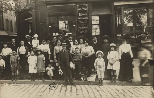 Boulangerie, Maison Georges, 75, avenue de Clichy, angle rue la Condamine, Paris by Unidentified Photographer, photograph, 1908