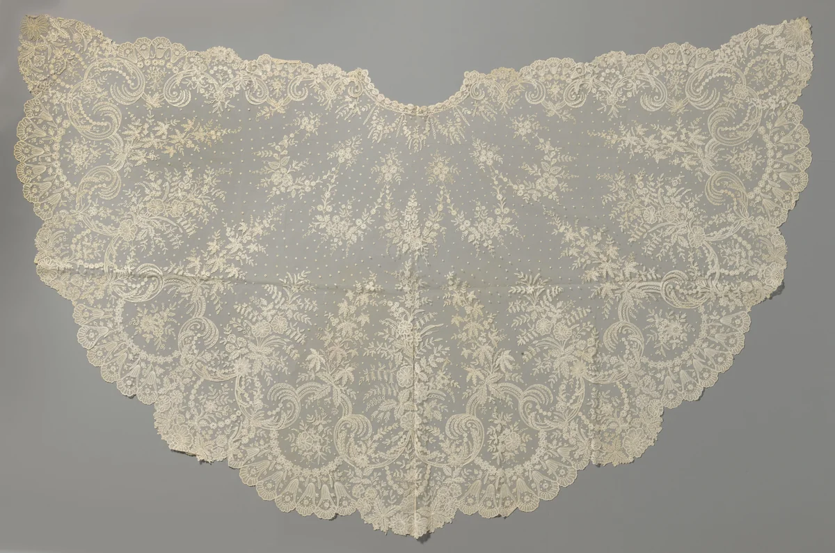 Halfcirkelvormige sjaal van applicatiekant met guirlandes en straalsgewijs geplaatste boeketten by anonymous, textile, 1860-1870