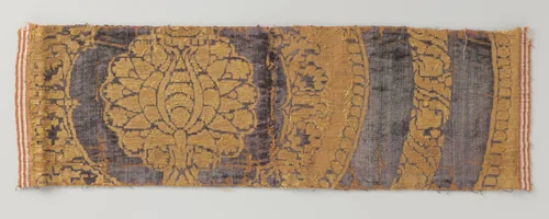Fragment paars fluweelbrokaat met granaatappelmotieven by anonymous, textile, 1400-1499