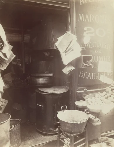 139 rue Mouffetard. Petite Boutique Fritures by Eugène Atget, photograph, 1910