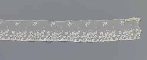 Strook kloskant met liggende tak boven opengewerkt ovaaltje by anonymous, other, 1800-1824