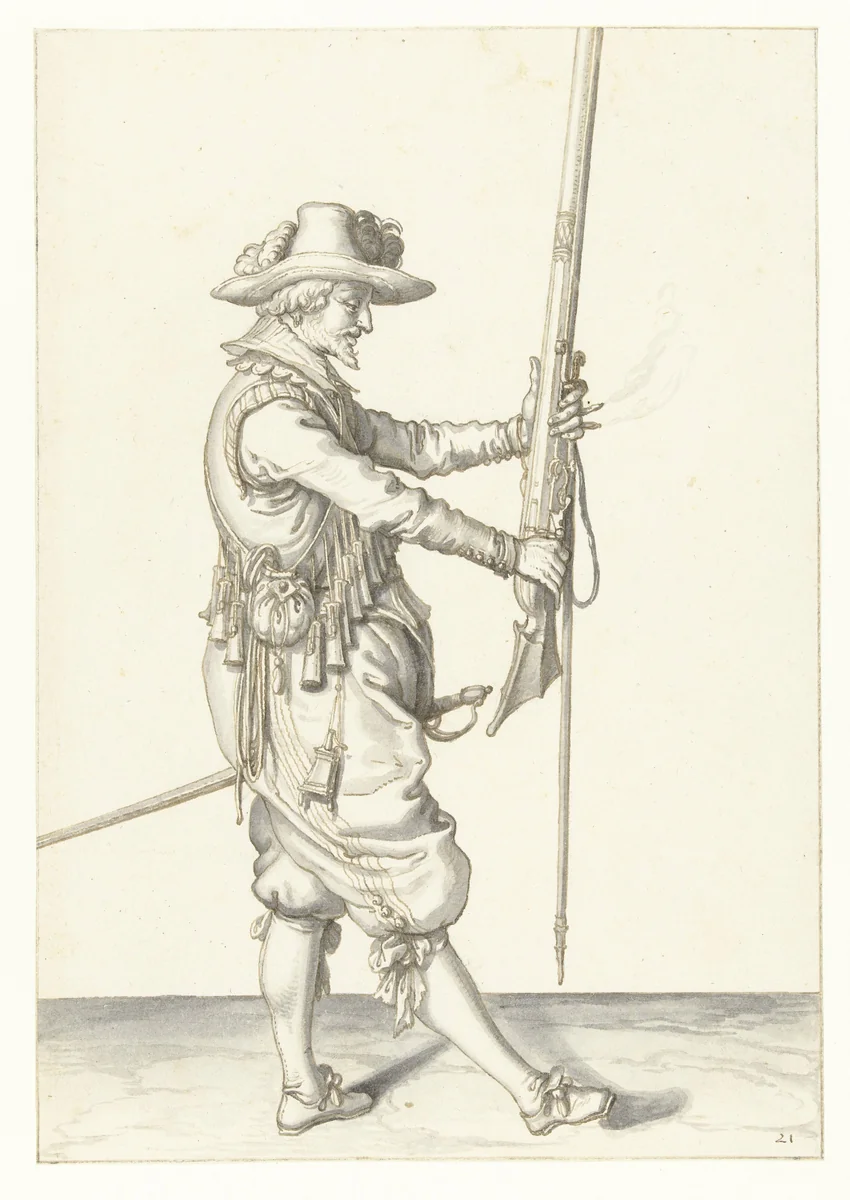 Soldaat die zijn musket met beide handen rechtop voor zich vasthoudt by Jacques de Gheyn, drawing, 1596-1606