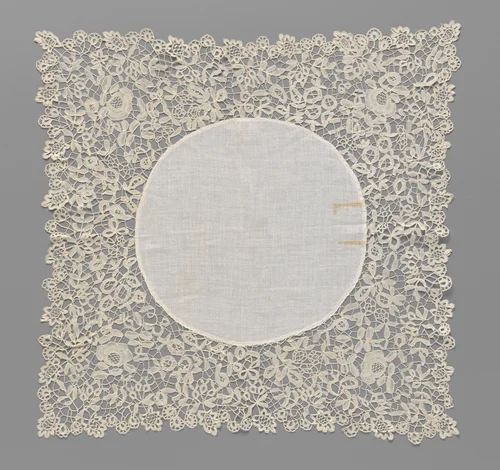 Zakdoek van batist met een brede rand kloskant met ovale bloemen by anonymous, textile, 1850-1899