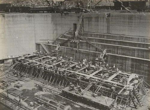 Reinforced Concrete Pontoons. Pouring Concrete in No.1 Pontoon by Unidentified Photographer, photograph, 1916
