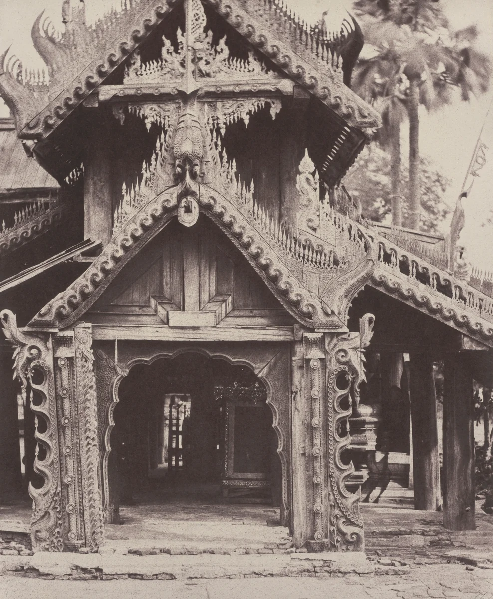 Pugahm Myo: Carved Doorway in Courtyard of Shwe Zeegong Pagoda by Linnaeus Tripe, photograph, 1855