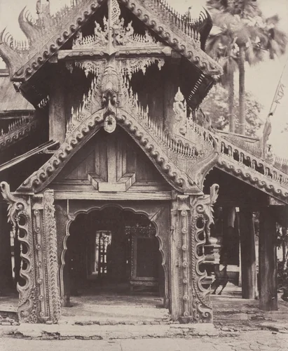 Pugahm Myo: Carved Doorway in Courtyard of Shwe Zeegong Pagoda by Linnaeus Tripe, photograph, 1855