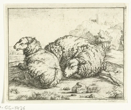 Twee liggende schapen, bergdorpje op achtergrond by anonymous, print, 1657-1800