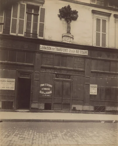 À l'orme Saint Gervais. 20 Rue du Temple by Eugène Atget, photograph, 1911