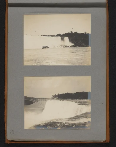 Gezicht op de Niagarawatervallen met een stoomboot en de voormalige Honeymoon Bridge by Jan van der Mey, book, 1902