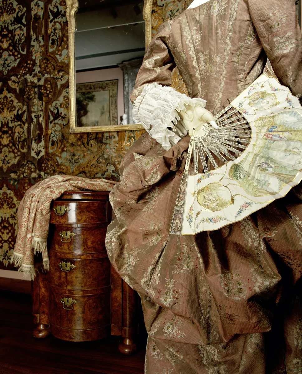 Japon van rood-groen en wit gestreepte en gebloemde zijde by anonymous, other, 1775-1785