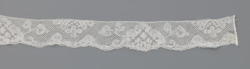 Strook kloskant met driehoekige medaillons by anonymous, other, 1725-1749