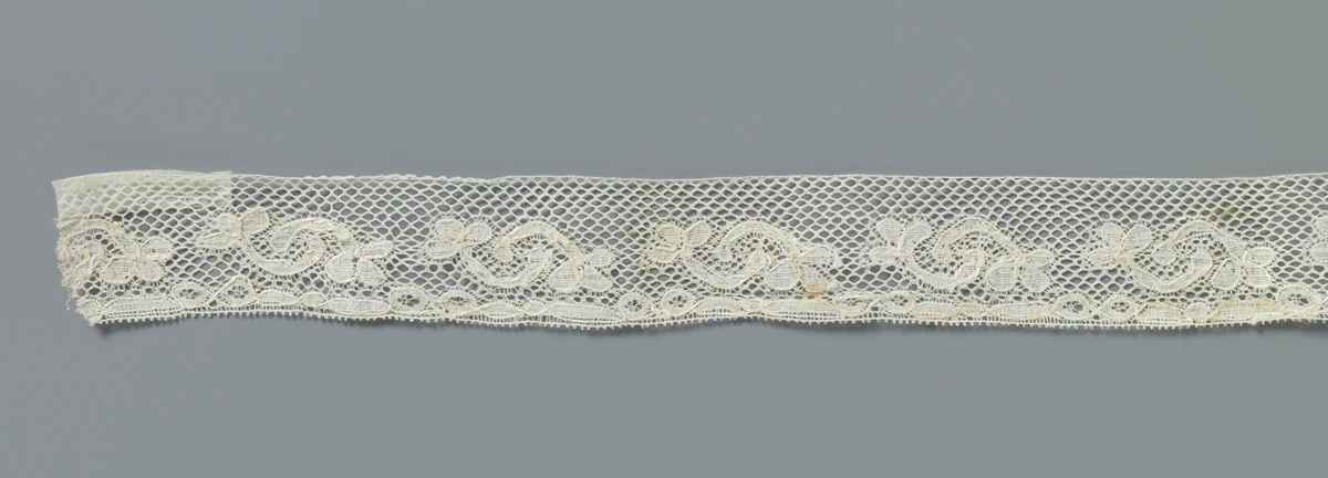 Strook machinale kant met in elkaar hakende c-vormige bloemstelen by anonymous, other, 1850-1899