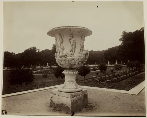 Versailles, Vase par Cornu by Jean-Eugène-Auguste Atget, photograph, 1902