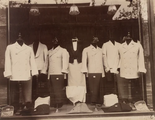Boutique aux Halles by Eugène Atget, photograph, 1925