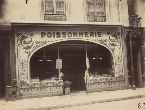 Rue de Seine (Poissonnerie) by Eugène Atget, photograph, 1924