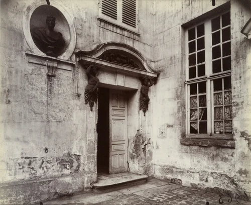 Crépy-en-Valois, vielle demeure XVIe siècle by Eugène Atget, photograph, 1921