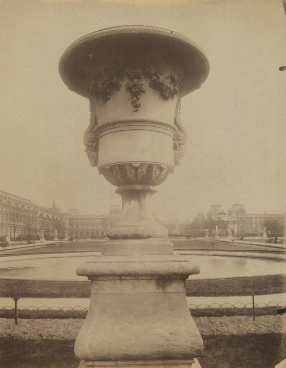 Tuileries (vase) by Eugène Atget, photograph, 1911