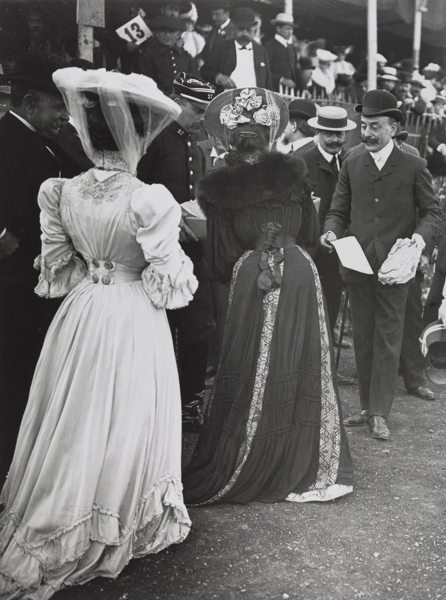 Avenue du bois de Boulogne, Paris by Unidentified Photographer, photograph, 1910