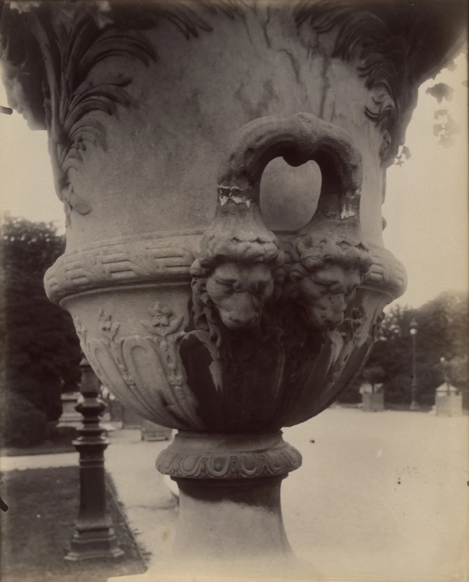 Tuileries (vase) by Eugène Atget, photograph, 1912