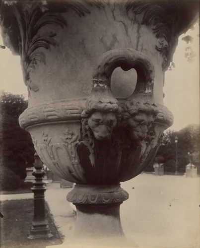 Tuileries (vase) by Eugène Atget, photograph, 1912