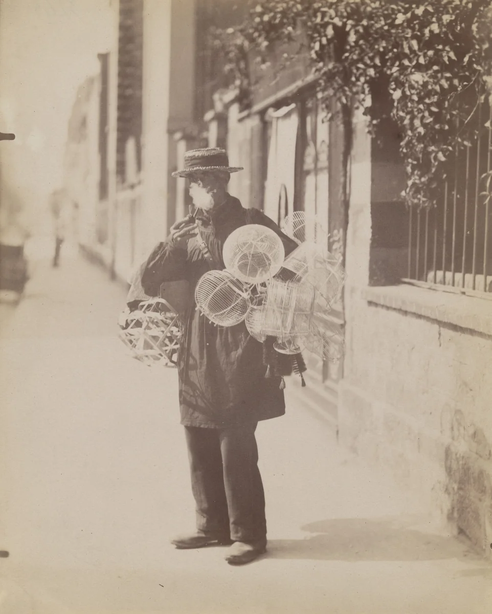 Marchand de paniers de fil de fer by Eugène Atget, photograph, 1899