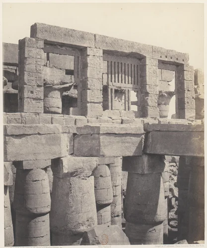 Karnak (Thèbes), Palais - Salle Hypostyle - Fenêtre et Chapiteaux des Galeries Latérales by Félix Teynard, photograph, 1851-1852