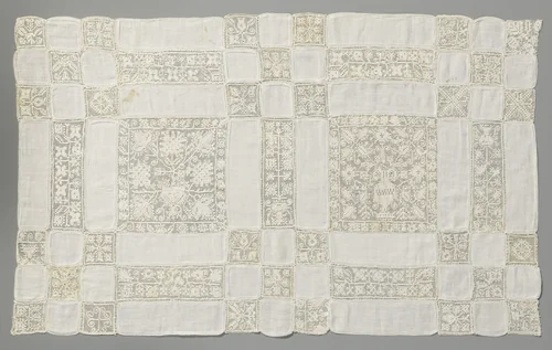 Kleed van vierkanten en rechthoeken afwisselend van linnen en kantborduurwerk met doorstopwerk by anonymous, other, 1600-1624