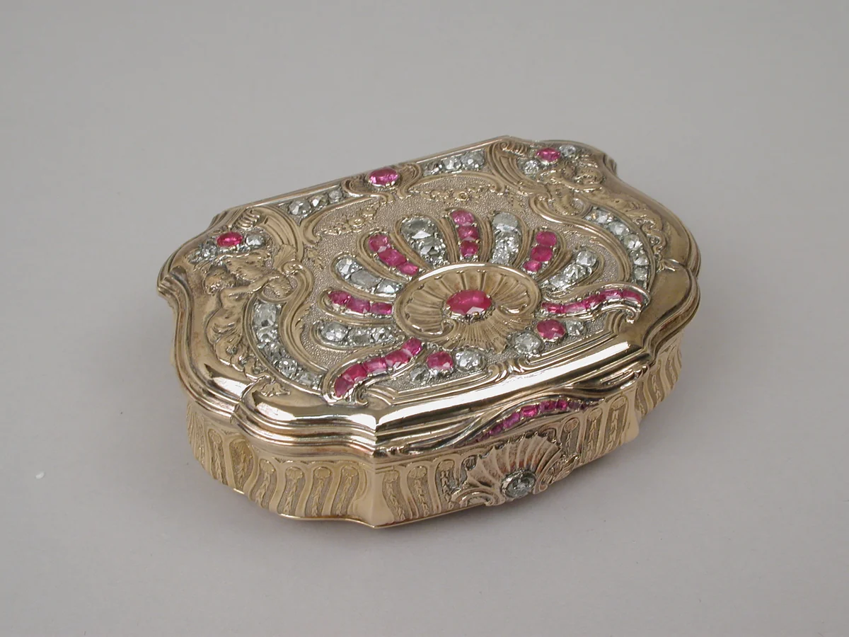 Snuffbox by Daniel Govaers, metalwork, 1733-1734