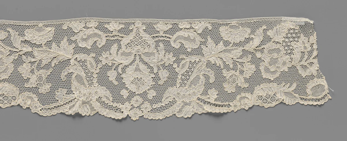 Strook naaldkant met breed u-vormig veld om hangende hartvormige bloemvaas en acanthusbladeren by anonymous, other, 1730-1750