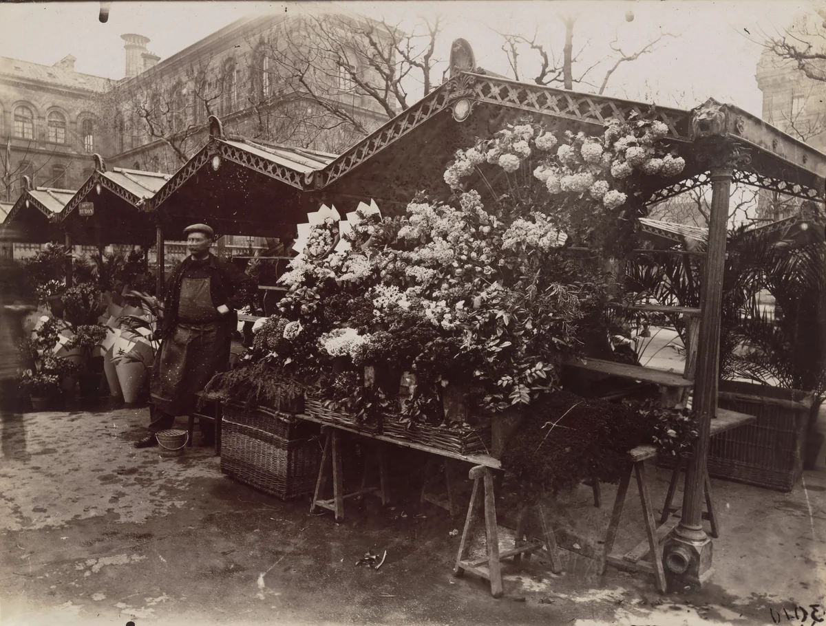 Marché aux fleurs by Eugène Atget, photograph