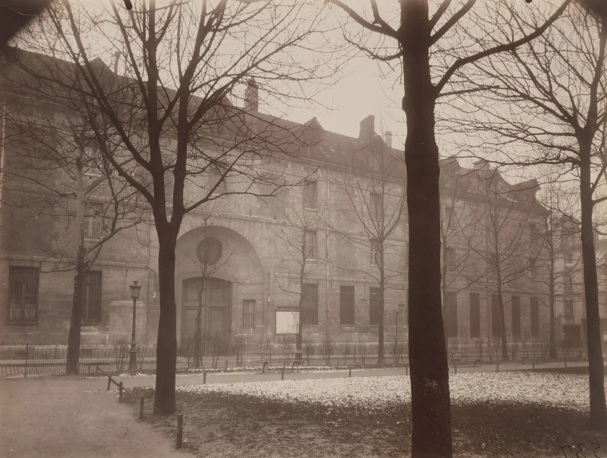 Hôtel Scipion Sardini, Place Scipion, by Eugène Atget, photograph, 1925