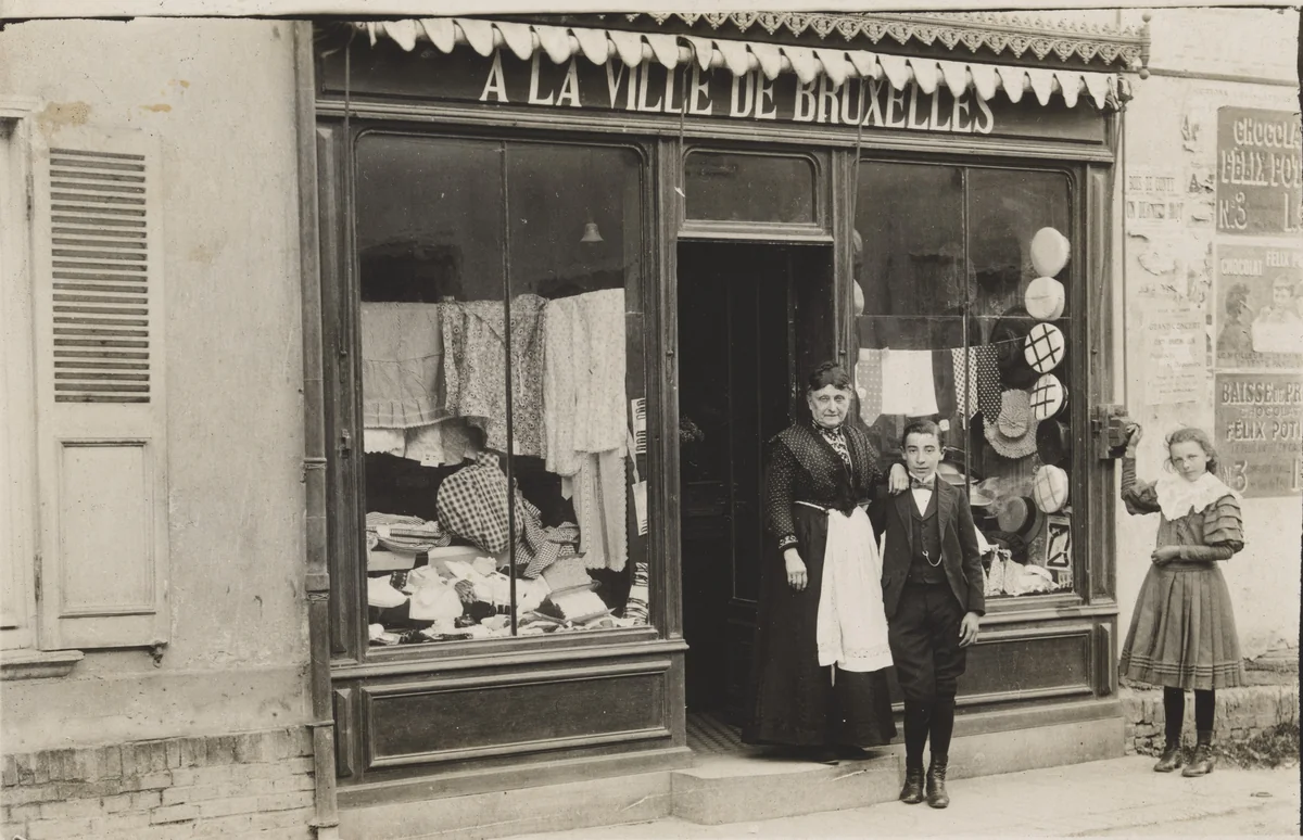 A la ville de Bruxelles by Unidentified Photographer, photograph, 1911